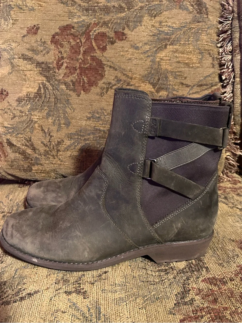 Teva Ellery Ankle boots waterproof dark olive retail $150 size 9